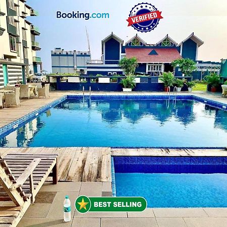 Gr Palace, In Front Of Sea-Beach With Breakfast, Swimming-Pool, Fully Air-Conditioned, Hotel With Parking Availability Puri Exterior foto