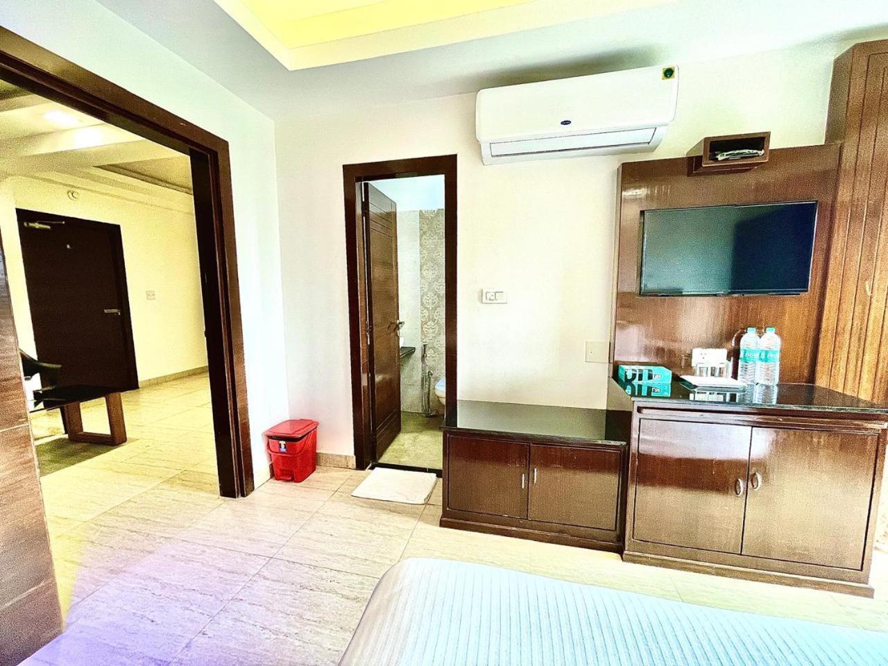 Gr Palace, In Front Of Sea-Beach With Breakfast, Swimming-Pool, Fully Air-Conditioned, Hotel With Parking Availability Puri Exterior foto