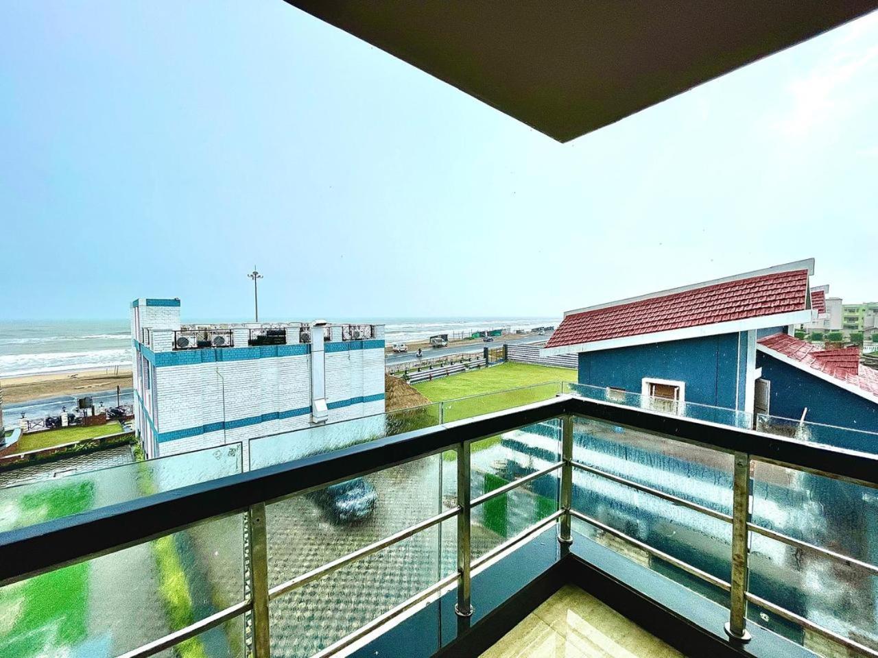 Gr Palace, In Front Of Sea-Beach With Breakfast, Swimming-Pool, Fully Air-Conditioned, Hotel With Parking Availability Puri Exterior foto