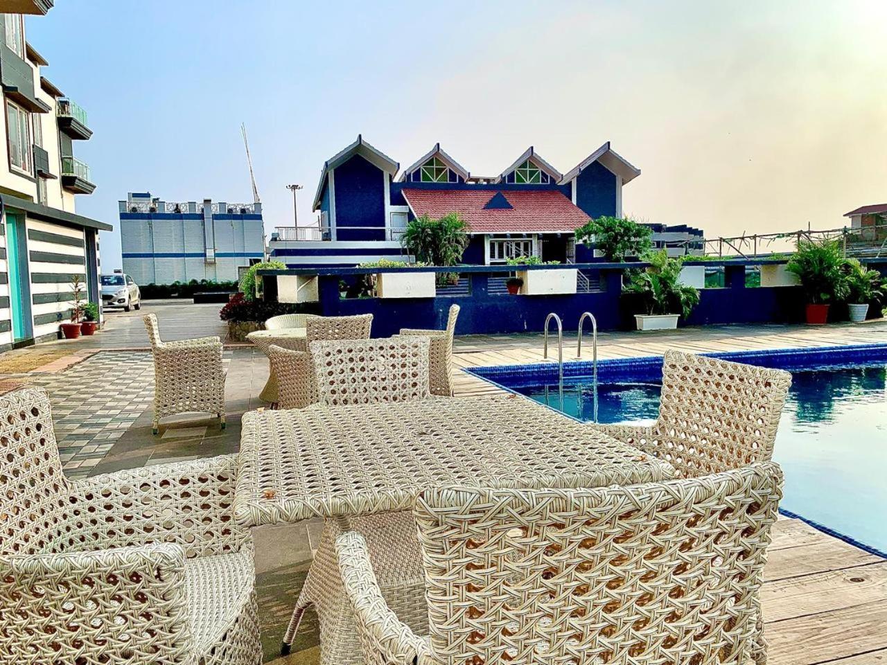 Gr Palace, In Front Of Sea-Beach With Breakfast, Swimming-Pool, Fully Air-Conditioned, Hotel With Parking Availability Puri Exterior foto