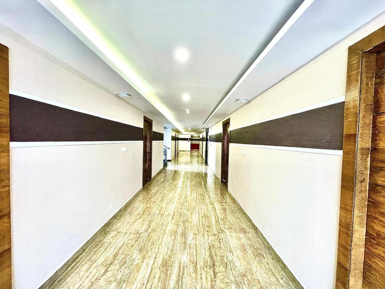 Gr Palace, In Front Of Sea-Beach With Breakfast, Swimming-Pool, Fully Air-Conditioned, Hotel With Parking Availability Puri Exterior foto