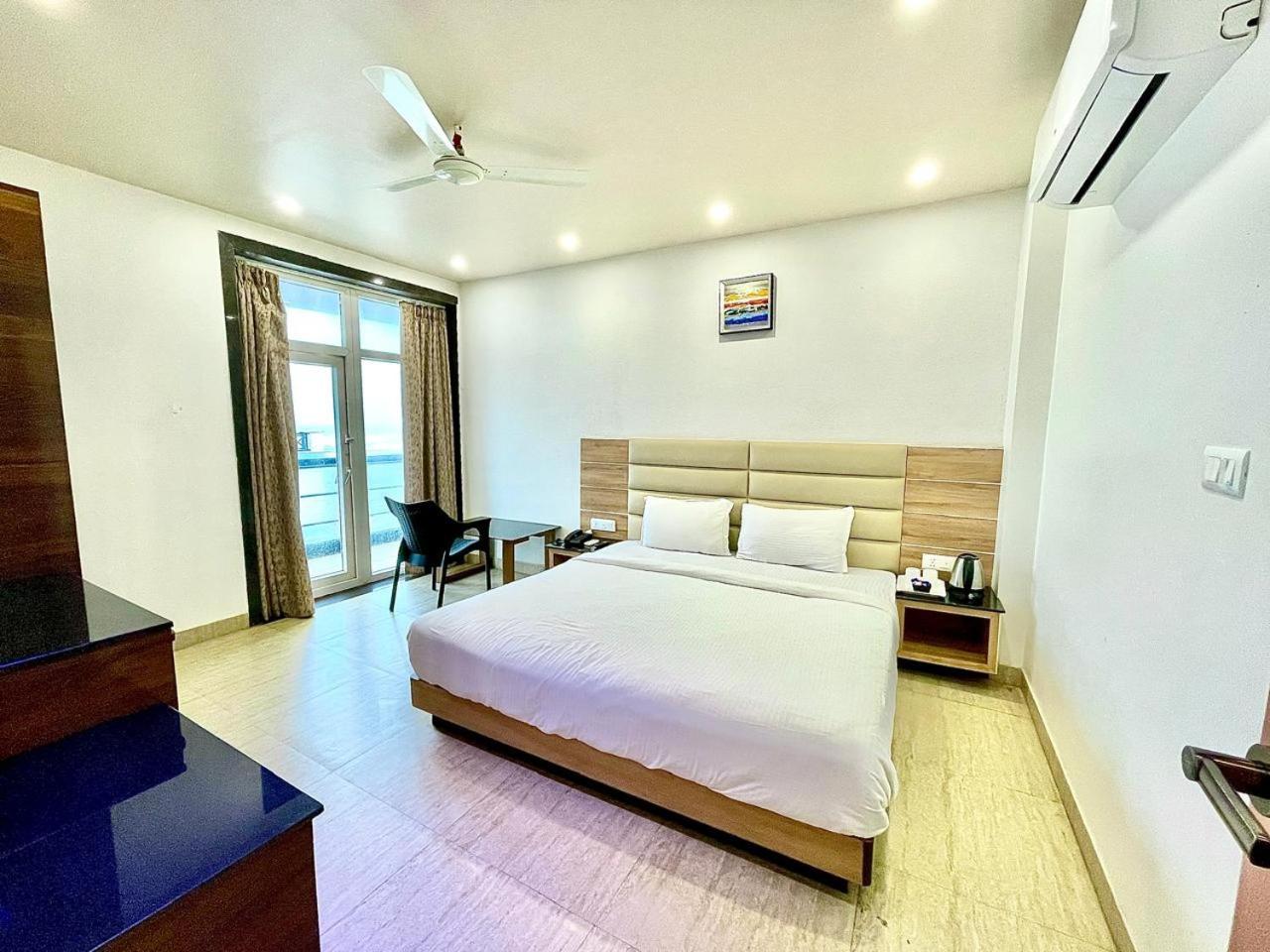 Gr Palace, In Front Of Sea-Beach With Breakfast, Swimming-Pool, Fully Air-Conditioned, Hotel With Parking Availability Puri Exterior foto