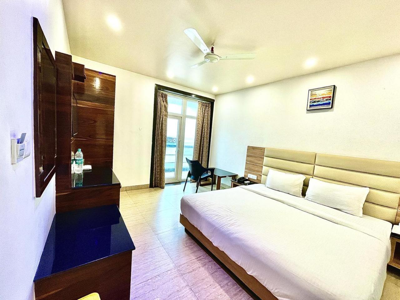 Gr Palace, In Front Of Sea-Beach With Breakfast, Swimming-Pool, Fully Air-Conditioned, Hotel With Parking Availability Puri Exterior foto